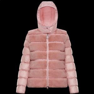 Moncler Puffer with Premium Mink Fur Details – Luxurious & Truly Rare 🩷